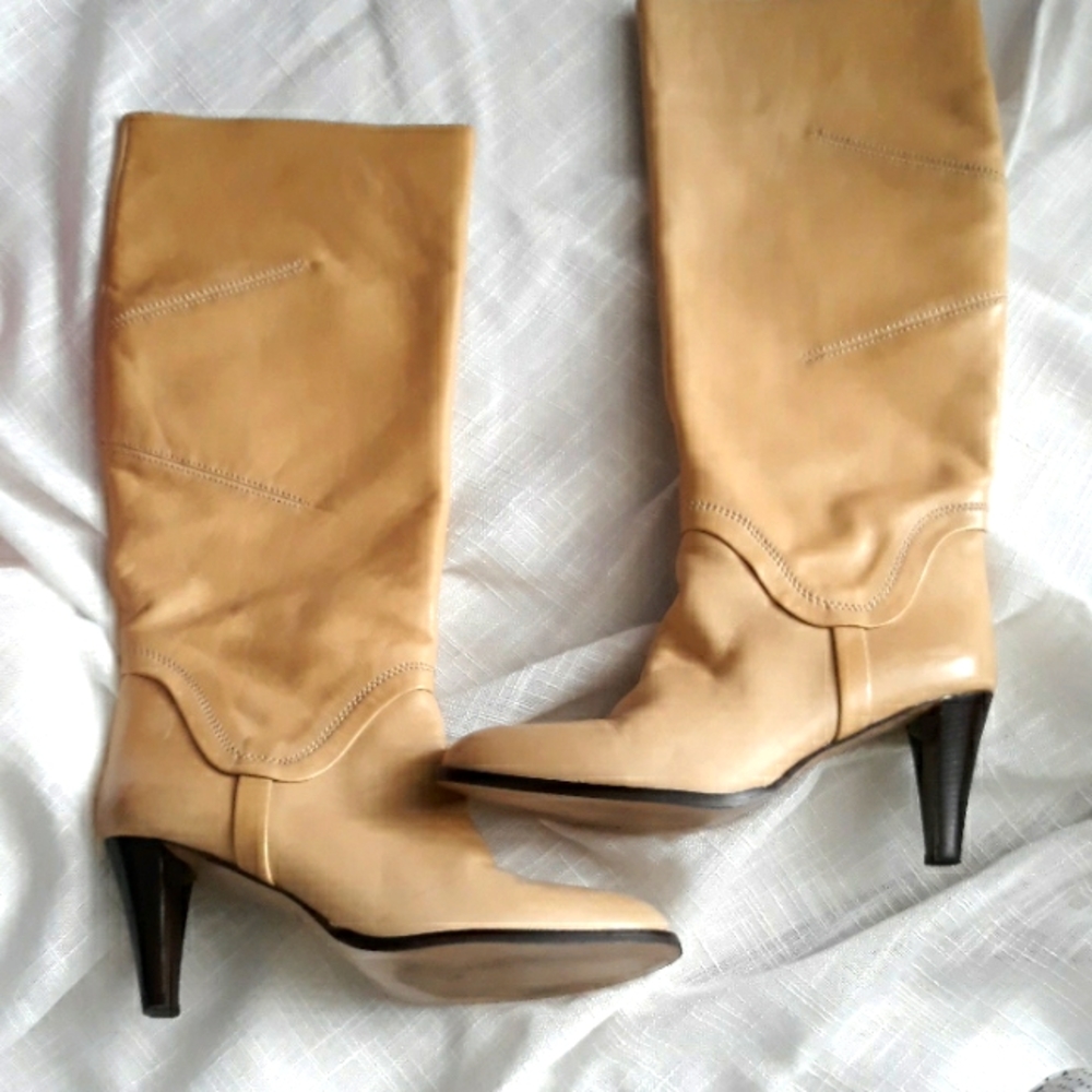 Essentiel cream colored leather boots. Made in Italy. Size 9.5. 3 inch heels